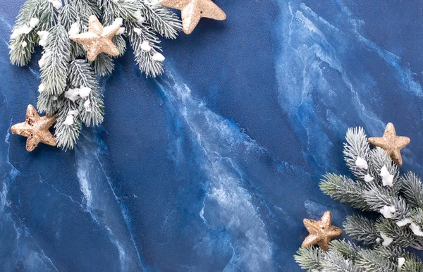 Moldura Ramos Árvore Pele Estrelas Douradas Brilhantes Fundo Sopro Azul — Fotografia de Stock