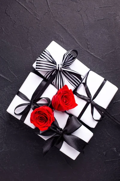 Romantischer Hintergrund Gruppe Von Verpackten Schachteln Mit Geschenken Und Leuchtend — Stockfoto