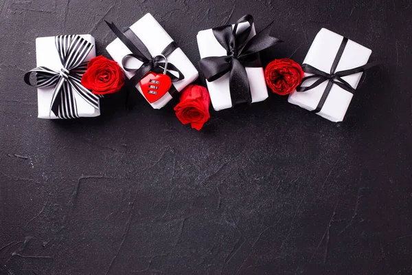 Romantische Postkarte Bordüre Aus Verpackten Schachteln Mit Geschenken Dekorativem Roten — Stockfoto