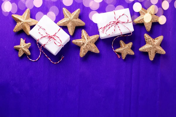 Rand Aus Verpackten Schachteln Mit Geschenken Und Goldenen Dekorativen Sternen — Stockfoto