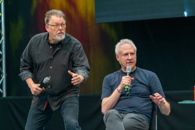 STUTTGART, GERMANY - 29 Haziran 2019: Brent Spiner ve Jonathan Frakes Comic Con Almanya Stuttgart 'ta, iki günlük bir hayran kongresi