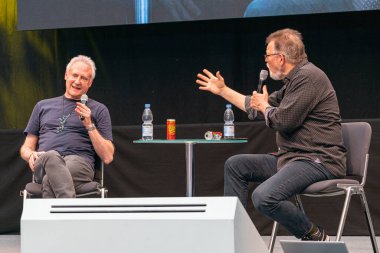 STUTTGART, GERMANY - 29 Haziran 2019: Brent Spiner ve Jonathan Frakes Comic Con Almanya Stuttgart 'ta, iki günlük bir hayran kongresi