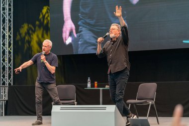 STUTTGART, GERMANY - 29 Haziran 2019: Brent Spiner ve Jonathan Frakes Comic Con Almanya Stuttgart 'ta, iki günlük bir hayran kongresi