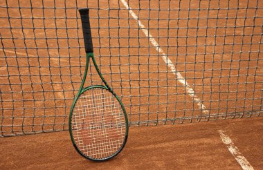 Bologna - İtalya - 4 Aralık 2022: Wilson Blade 101L Tenis Raketi