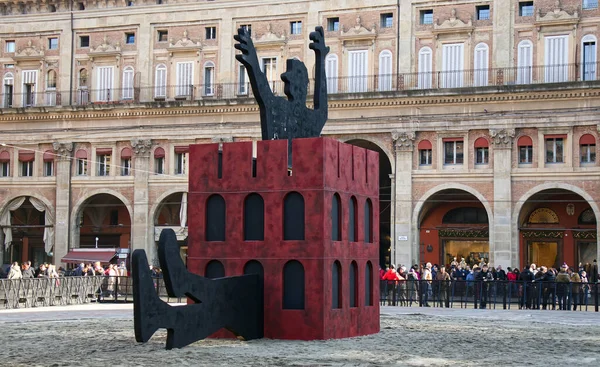 Bologna - İtalya - 31 Aralık 2022: Il Vecchione di Bologna. Bu büyük simülasyon geleneksel olarak yılbaşı gecesi Bologna Piazza Maggiore 'da yakılır. Bolonya, İtalya
