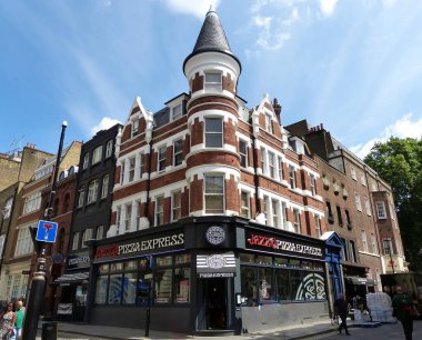 Londra - İngiltere - 9 Ağustos 2018: Pizza Express 'in ana girişi, Soho, Londra.