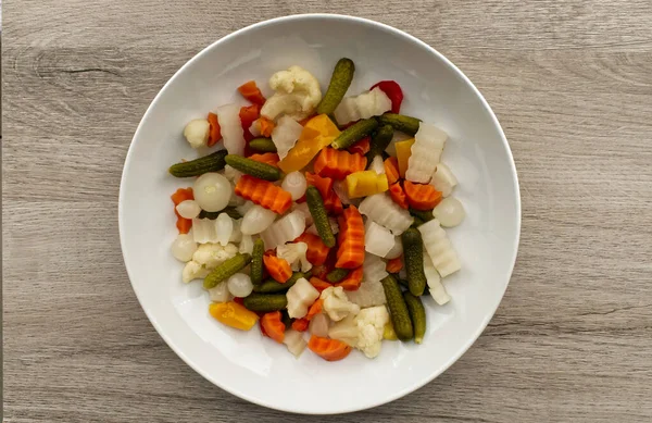 Talyan Giardiniera Salatası Tatlı Ekşi Sebze Karışımı Kavanozda Üst Görünüm — Stok fotoğraf