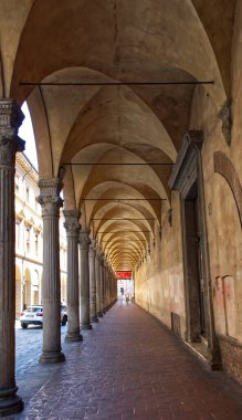 Bolonya - İtalya - 2 Haziran 2022: Bolonya 'nın ünlü atari salonları. 2021 'den beri Unesco Mirası.