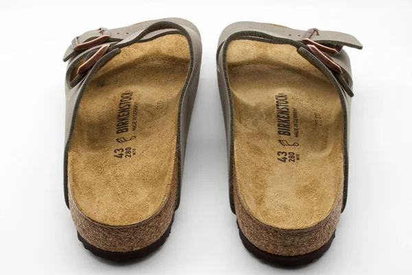 Boloňa Itálie Dubna 2023 Hnědá Kůže Birkenstock Korkové Sandály Izolované — Stock fotografie
