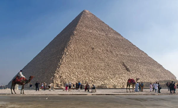 吉萨高原的伟大的胡夫金字塔 历史埃及金字塔 — 图库照片