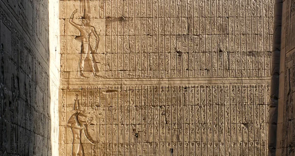 Luxor Egypt March 2023 Ієрогліфи Храмі Карнак Єгипет — стокове фото