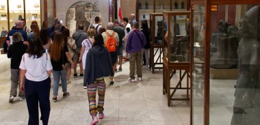 Kahire, Mısır - 18 Mart 2023 Kahire 'deki Mısır Müzesi.