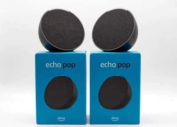 โลน ตาล กรกฎาคม 2023 Amazon Echo Pop Alexa วยเสม รูปภาพสต็อก