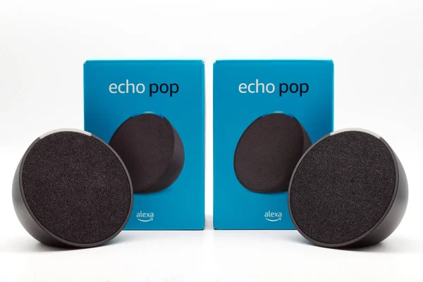 โลน ตาล กรกฎาคม 2023 Amazon Echo Pop Alexa วยเสม ภาพสต็อก
