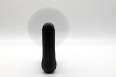 Mini Elle Pervane beyaz arkaplanda izole.