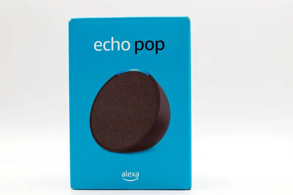 Bologna Italien Juli 2023 Amazon Echo Pop Alexa Virtuelle Assistentin lizenzfreie Stockfotos