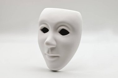 Beyaz arka planda izole edilmiş insan yüzü maskesi.