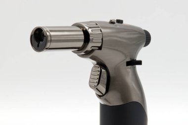 Mutfak için alev makinesi beyaz arkaplanda izole edildi.