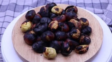 Pikapta dönen taze kestaneler..