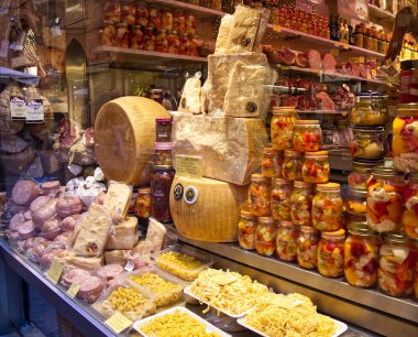 Bologna - İtalya - 25 Kasım 2023: Farklı İtalyan Noel yemekleri sergisi.