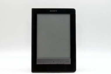 Bologna - İtalya - 10 Ekim 2023: Sony dijital kitap okuyucu PRS-600