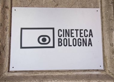 Bolonya - İtalya - 13 Ocak 2024 Cineteca Bologna tabelası, Bolonya film kütüphanesi. Sinemanın arşivlenmesi, restorasyonu, tanıtımı ve yayılmasına adanmış vakıf.