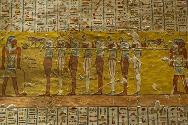 Krallar Vadisi - Luxor, Mısır - 19 Nisan 2023. Krallar Vadisi 'ndeki Ramses IV' ün mezarındaki hiyeroglifler. Mısır