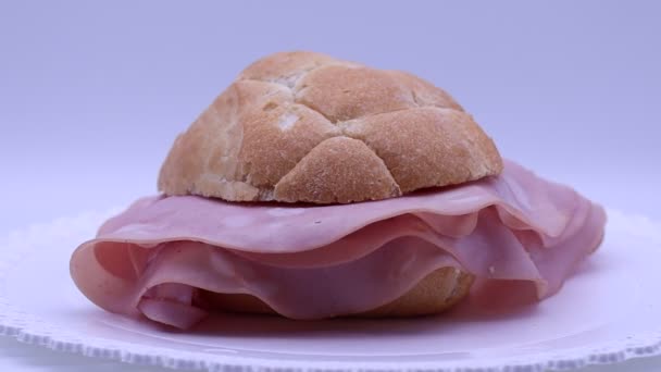 Panino Tradizionale Italiano Alla Mortadella Mortadella Sandwich Rotante Giradischi Isolato — Video Stock