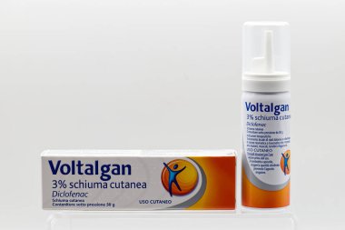Bolonya - İtalya - 20 Mart 2024: Voltalgan% 3 schiuma cutanea. Diclofenac. Deri köpüğü. Travma sonrası belirtiler için antienflamatuar köpük..