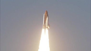 Uzay mekiği kalkıyor. Uzay mekiği lauch.