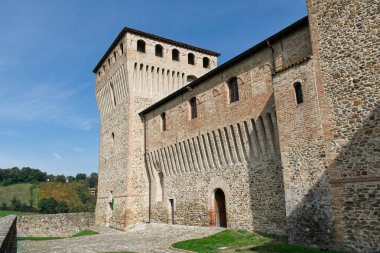 Torrechiara Kalesi manzarası, Parma. İtalya.