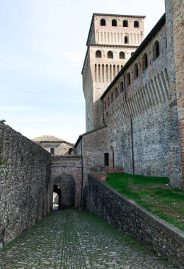 Parma 'daki Torrechiara şatosu. İtalya. Ladyhawke filminden bazı sahneler bu kalede çekildi..