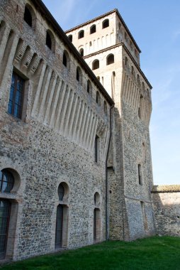 Torrechiara, Parma - İtalya - 13 Ekim 2024 Torrechiara Kalesi. Parma yakınlarındaki antik ortaçağ kalesi. İtalya