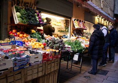 Bologna - İtalya - 27 Aralık 2024: Bologna 'nın merkezinde yer alan 