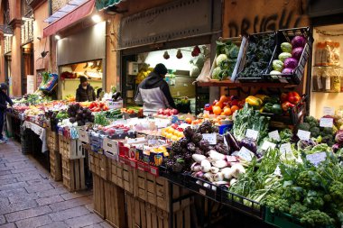 Bologna - İtalya - 27 Aralık 2024: Bologna 'nın merkezinde yer alan 