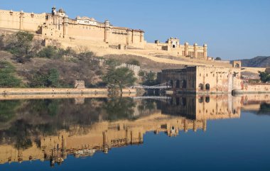 Rajasthan 'daki görkemli Amber kalesi ve sarayı. Jaipur, Hindistan.