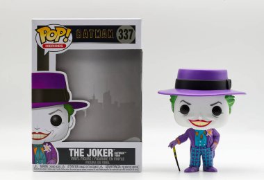 Bologna - İtalya - 29 Nisan 2025: Funko Pop 'tan Joker koleksiyonu yapılabilir plastik figür.