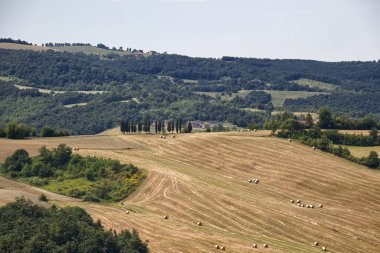 Serravalle Kalesi 'nin yakınındaki Valsamoggia kırsalının manzarası. Bologna. İtalya.