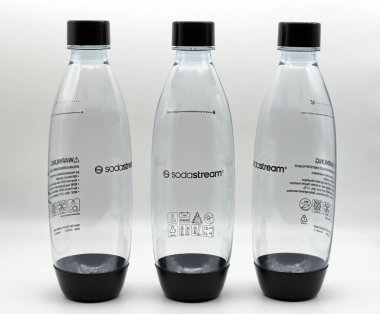 Bologna - İtalya - Haziran 04, 2025: Sodastream BPA ücretsiz karbonat şişesi