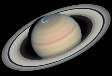 Satürn 'ün muhteşem halkaları ve parlak kutup ışıkları uzayın karanlık genişliğine karşı parlıyor.