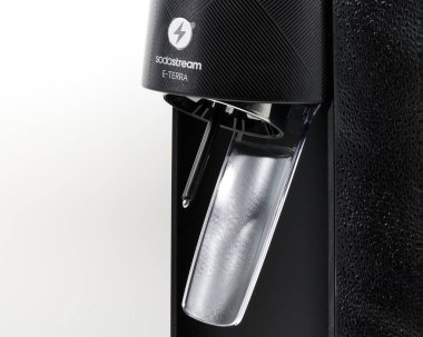 Bologna - İtalya - 4 Haziran 2025: Sodastream E-TERRA otomatik parlayan su makinesi.