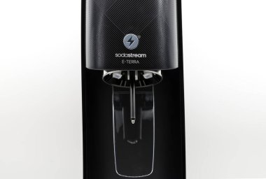 Bologna - İtalya - 4 Haziran 2025: Sodastream E-TERRA otomatik parlayan su makinesi.