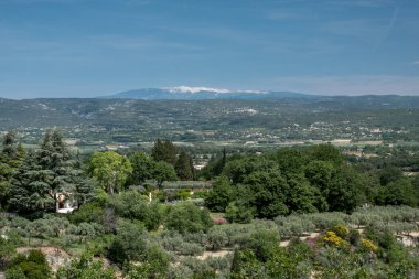 Fransa 'nın güneyindeki Luberon' dan Mont Ventoux 'un bakış açısı