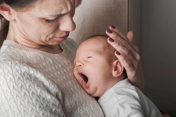Neugeborenes Mit Mama Monat Baby Mit Neurodermitis — Stockfoto