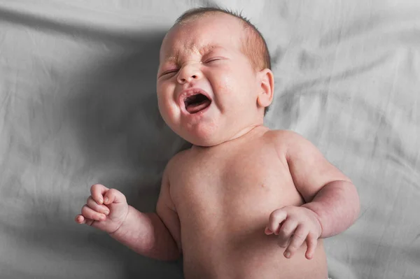 Κλαίει Μωρό Ενός Μηνός Νεογέννητο Κολικό Μωρό Από Κοντά — Φωτογραφία Αρχείου