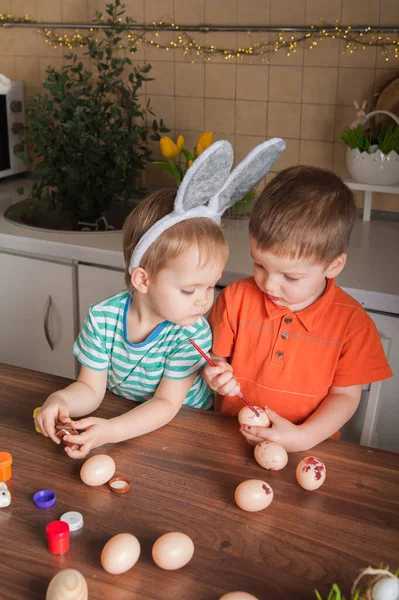 Children Painting Easter Eggs Easter Traditions Fun Toddlers — Stock fotografie