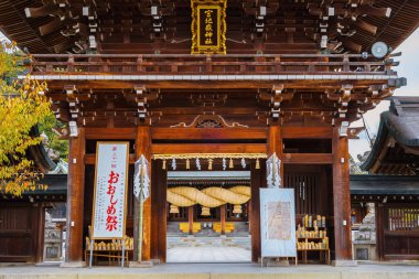 Miyajidake Shrine is primarily dedicated to Empress Jingu, home to five-ton sacred straw rope and attracts over 2 million worshippers a year