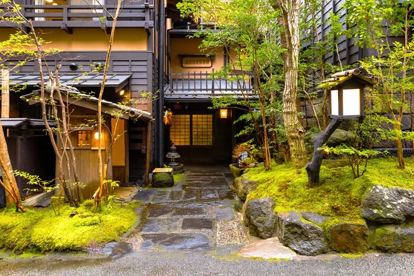 黒川温泉の日本家屋は日本で最も魅力的な温泉街の一つです — ストック写真