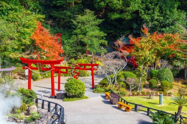 Umi Jigoku kaplıcası Beppu, Oita 'da. Kasaba onsen (kaplıcaları) ile ünlüdür. Sekiz büyük jeotermal noktaya sahiptir ve 