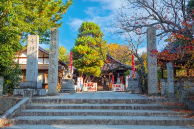 Nakatsu Daijingu Büyük Tapınağı ve tapınak kompleksi, Meiji Restorasyonundan sonra kurulmuş, güneş tanrıçası Amaterasu ve Omikami 'ye adanmıştır..